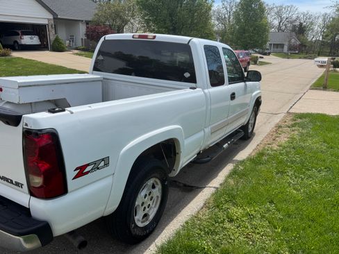 Used 2004 Chevrolet Silverado 1500 4x4 Extended Cab w/ Light Duty Power Package image 4