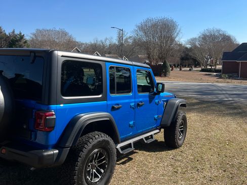 Used 2024 Jeep Wrangler Unlimited Rubicon w/ XTREMEE 35" Tire Package image 5
