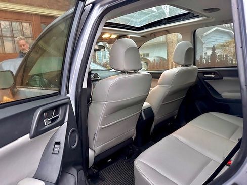 Used 2016 Subaru Forester 2.5i Touring w/ Eyesight & Navigation System image 9