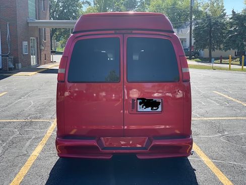 Used 2006 GMC Savana 1500 w/ Preferred Equipment Group image 4