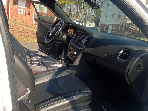 Used 2022 Dodge Charger SXT w/ Leather Interior Group image 8
