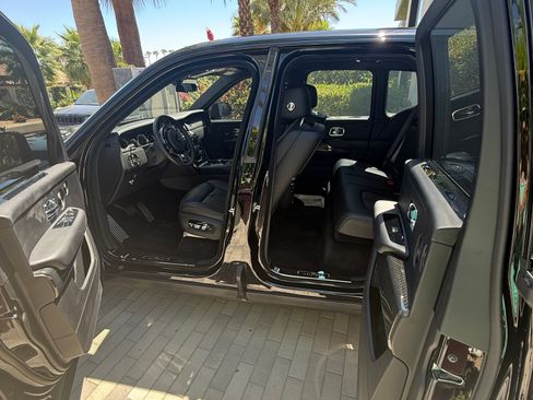 Used 2022 Rolls-Royce Cullinan Black Badge AWD/4WD image 13