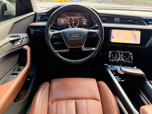 Used 2021 Audi e-tron Prestige w/ Prestige Package image 10