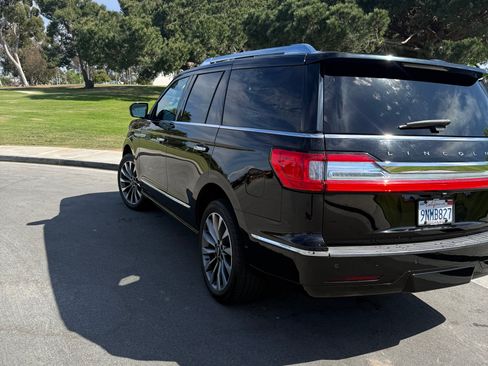 Used 2018 Lincoln Navigator Select image 11