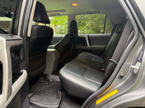 Used 2010 Toyota 4Runner SR5 AWD/4WD image 10