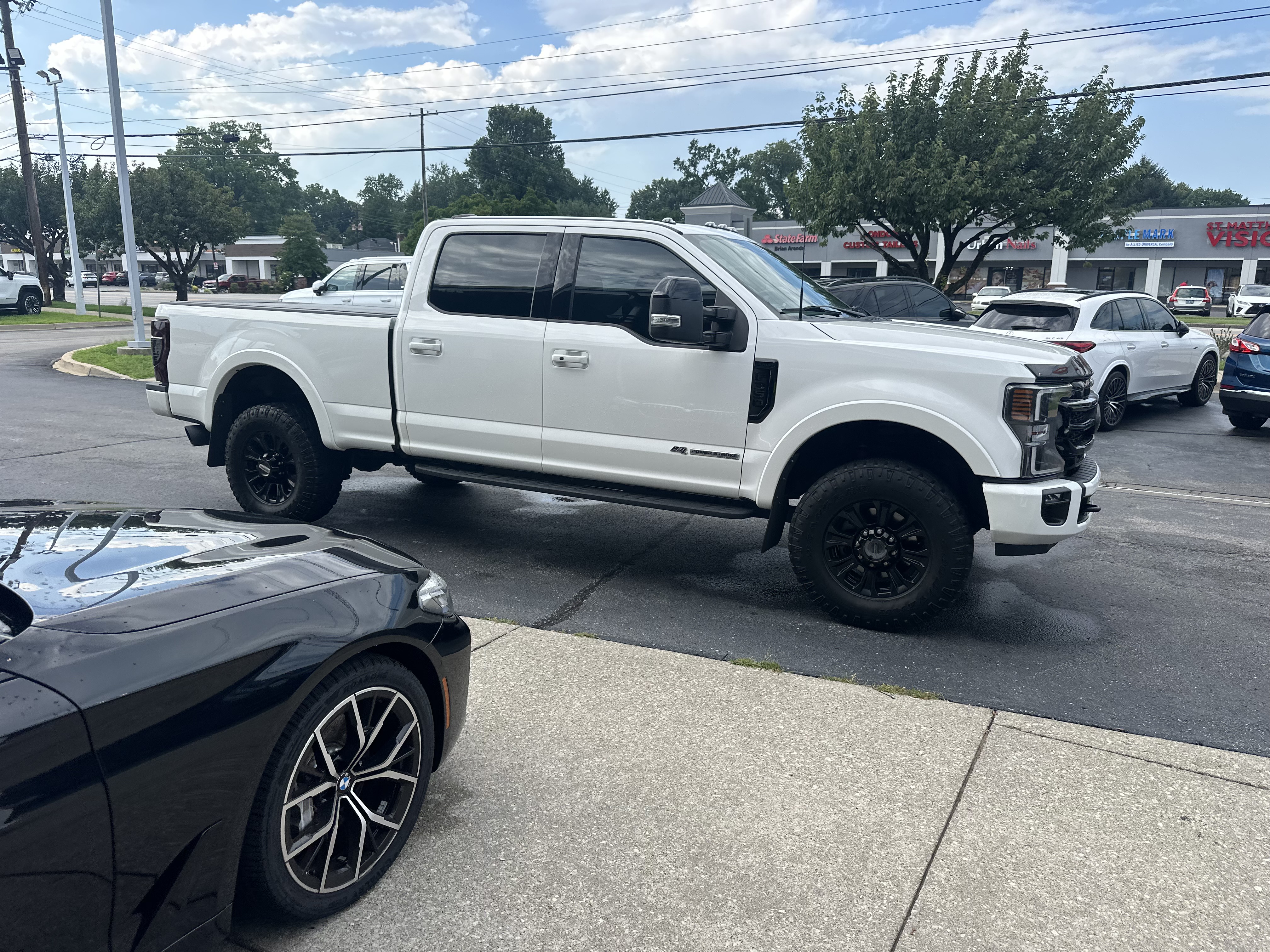 Used 2022 Ford F350 Lariat w/ Tremor Off-Road Package AWD/4WD image 1