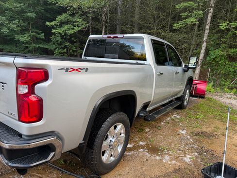 Used 2021 Chevrolet Silverado 2500 LTZ w/ LTZ Convenience Package AWD/4WD image 4