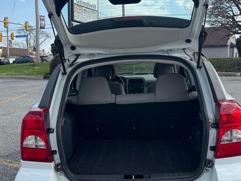 Used 2012 Dodge Caliber SXT image 9