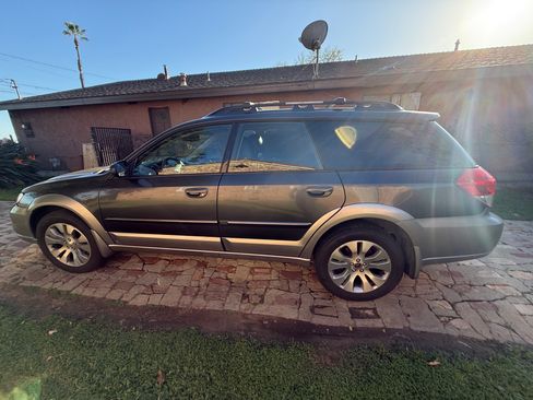 Used 2009 Subaru Outback 2.5i Limited image 4