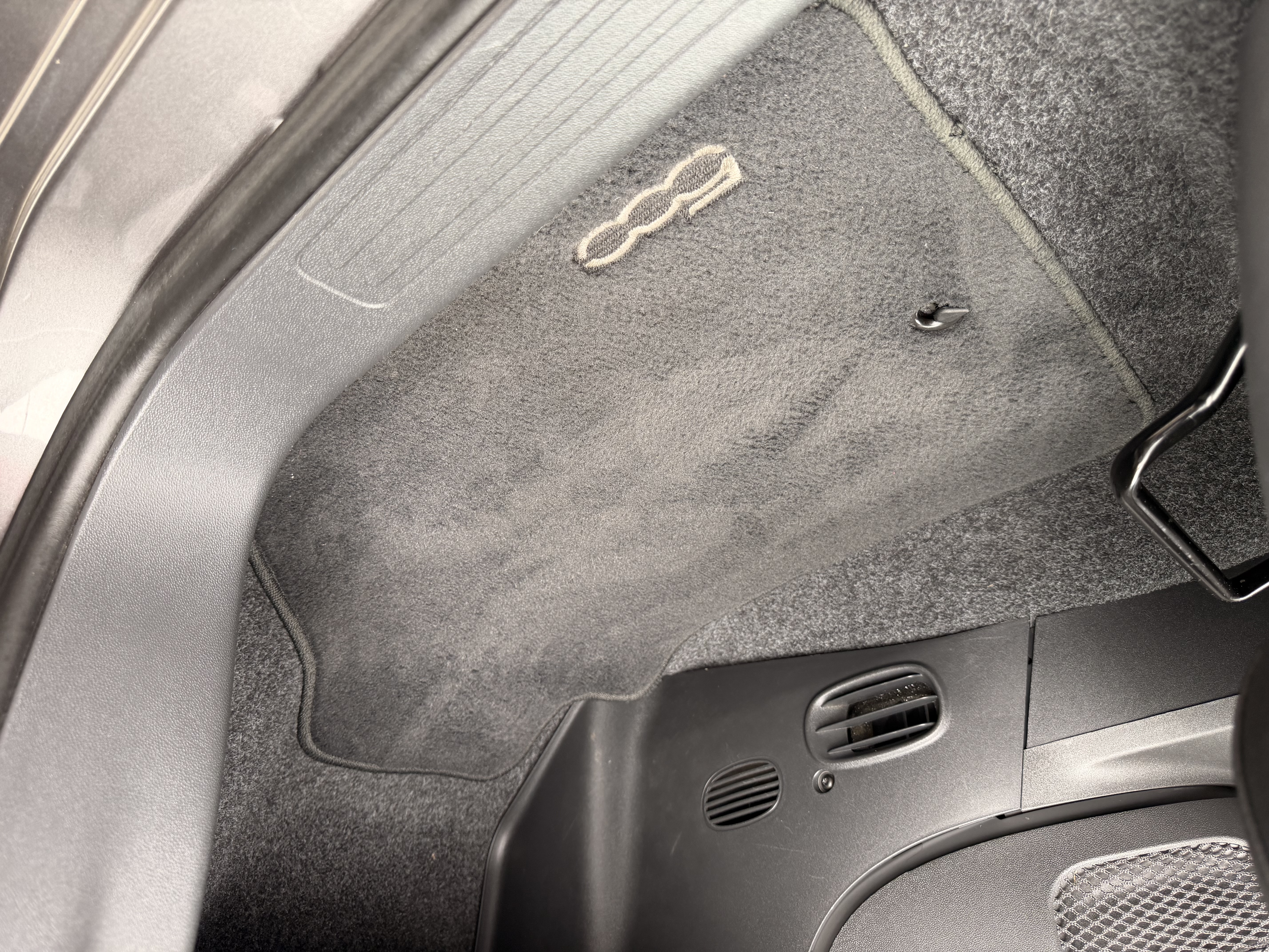 Used 2013 FIAT 500 Turbo w/ Beats Audio Pkg FWD image 32