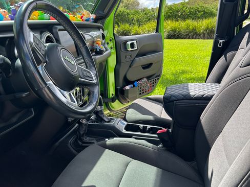 Used 2020 Jeep Wrangler Unlimited Sahara w/ Uconnect 4C Nav & Sound Group image 12