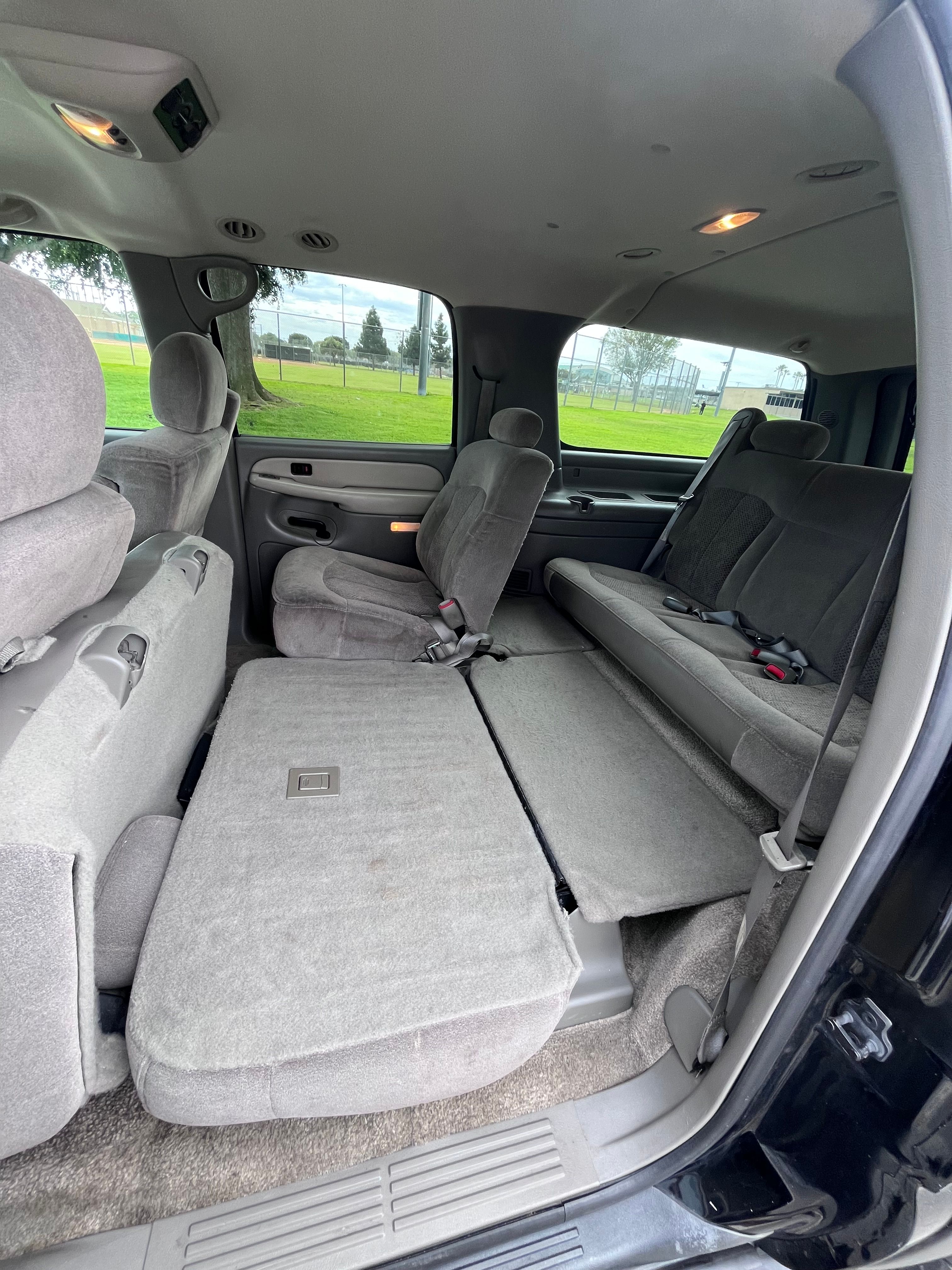 Used 2001 Chevrolet Suburban 2500 LS w/ LS Preferred Equipment Group RWD image 25