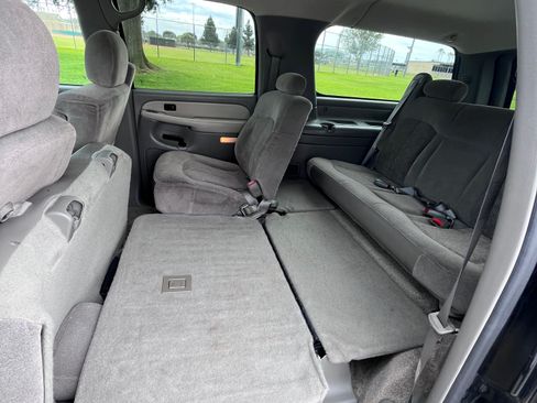 Used 2001 Chevrolet Suburban 2500 LS w/ LS Preferred Equipment Group RWD image 25