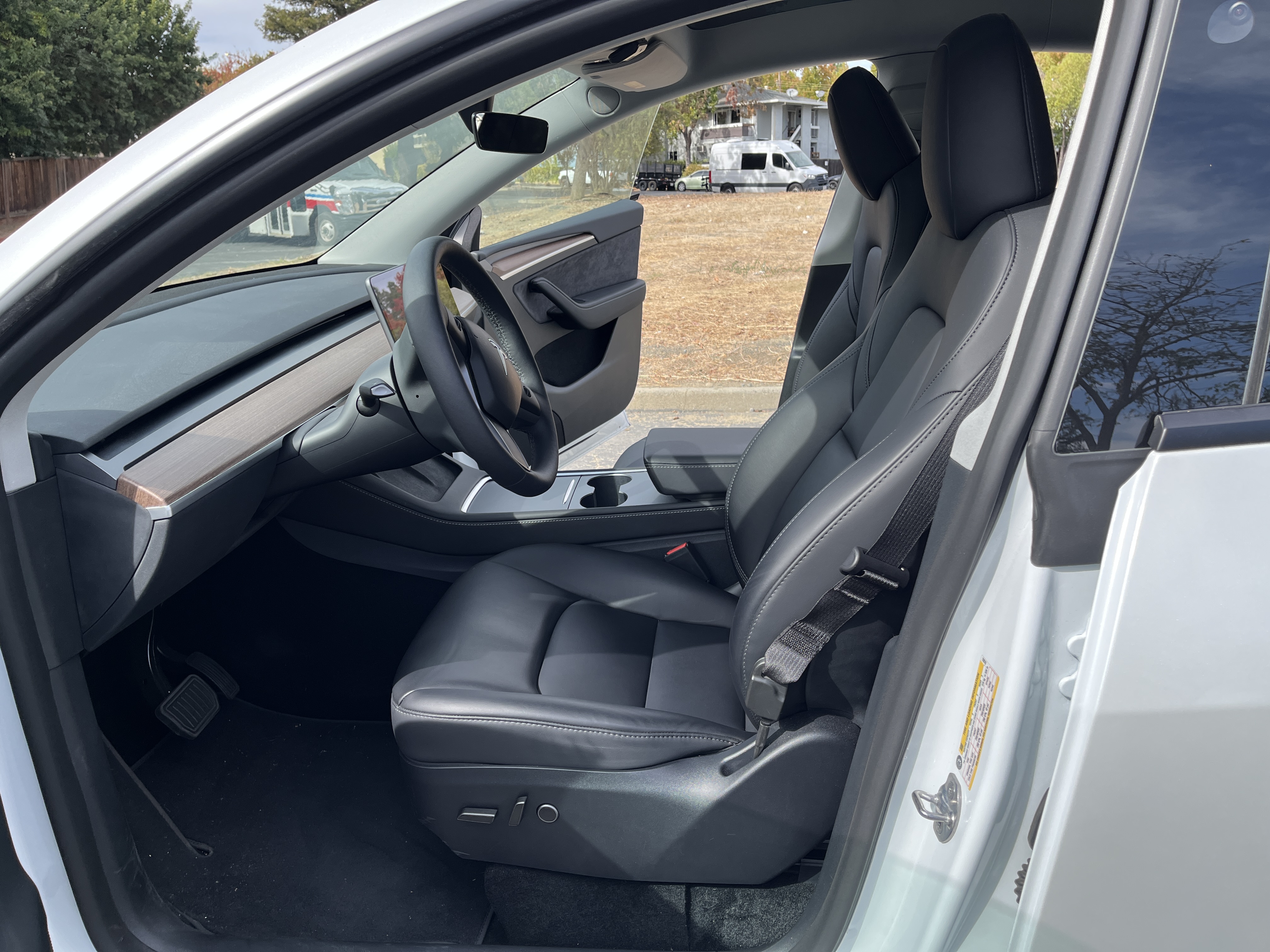 Used 2024 Tesla Model Y Long Range RWD image 9