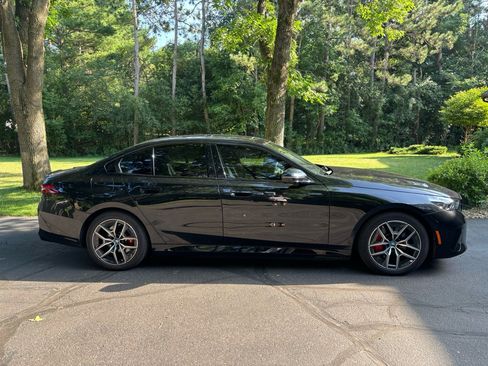 Used 2025 BMW i5 xDrive40 w/ M Sport Package AWD/4WD image 9