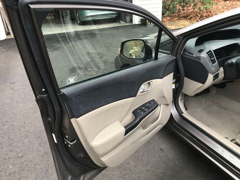 Used 2012 Honda Civic EX-L image 18