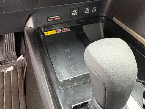 Used 2025 Toyota Camry LE w/ Convenience Package image 5