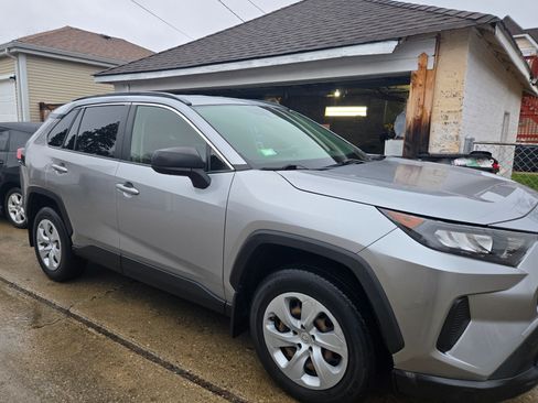 Used 2019 Toyota RAV4 LE image 10