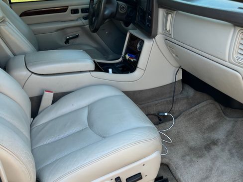 Used 2004 Cadillac Escalade AWD image 12