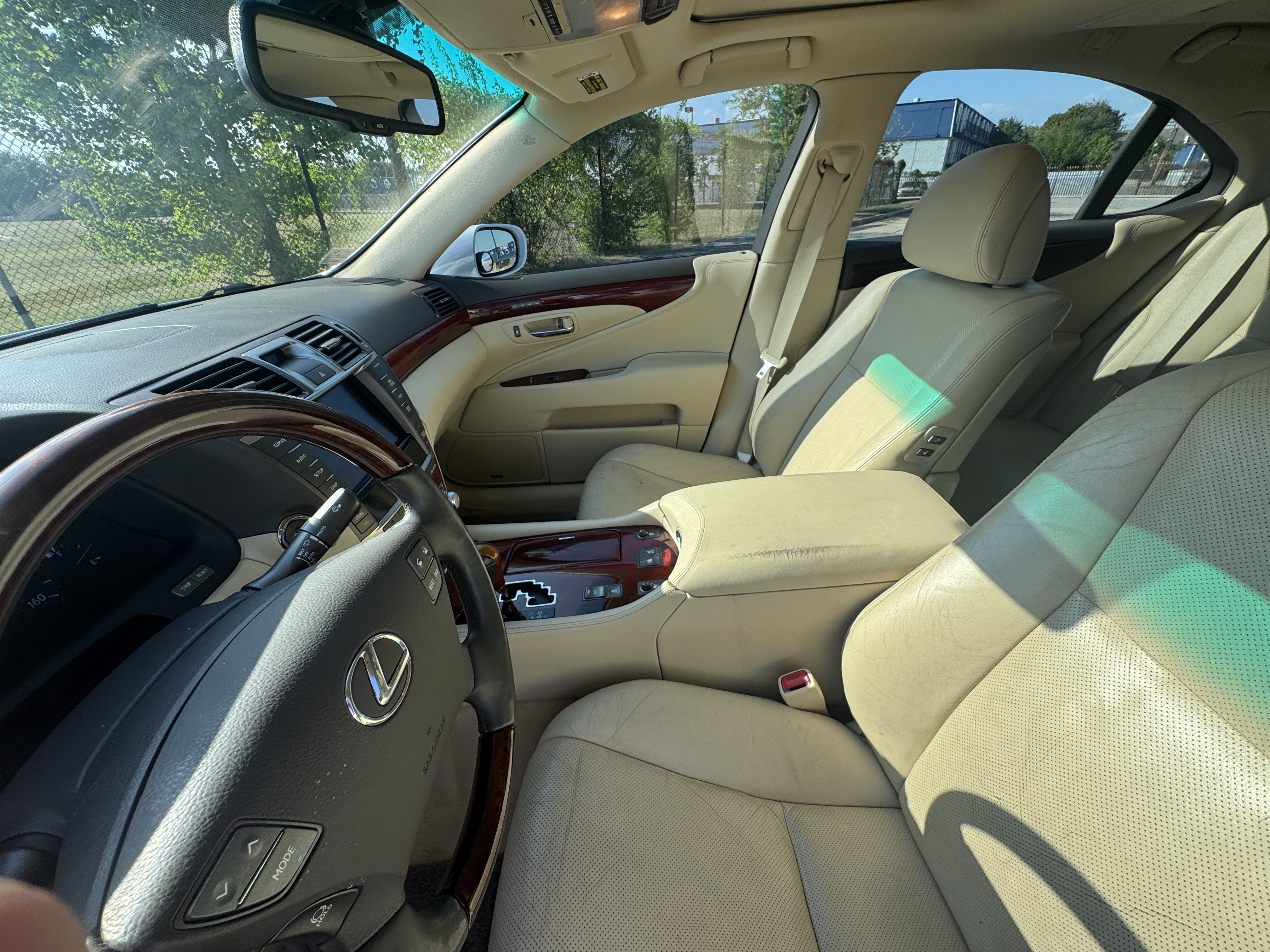 Used 2012 Lexus LS 460 AWD w/ Comfort Pkg image 16