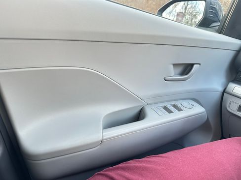 Used 2024 Hyundai Kona SE image 12