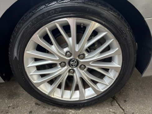 Used 2018 Toyota Camry XLE FWD image 8