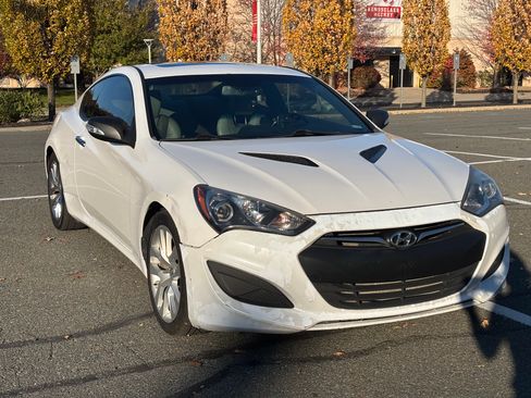 Used 2013 Hyundai Genesis 2.0T image 24