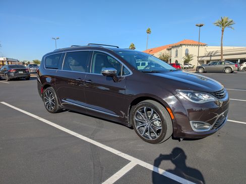 Used 2018 Chrysler Pacifica Limited w/ Advanced Safetytec Group image 5