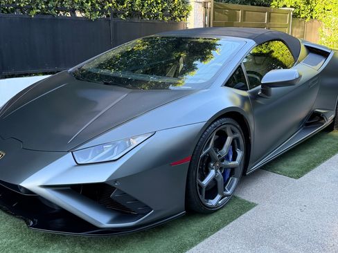 Used 2023 Lamborghini Huracan EVO image 12