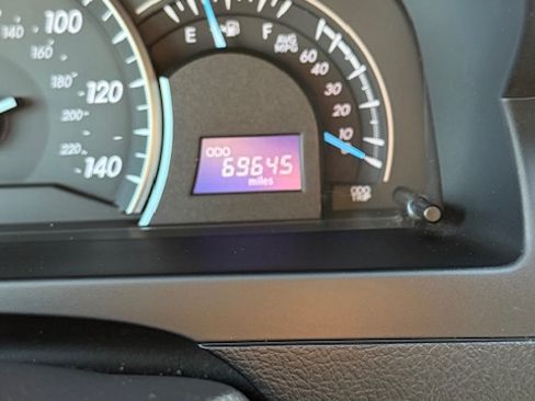 Used 2015 Toyota Camry LE image 14