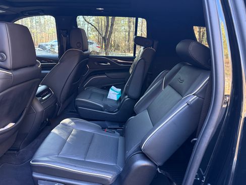 Used 2023 Cadillac Escalade ESV Premium Luxury image 9