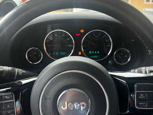 Used 2014 Jeep Wrangler Sahara image 10