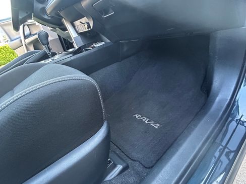 Used 2017 Toyota RAV4 XLE w/ Carpet Mat Package FWD image 20