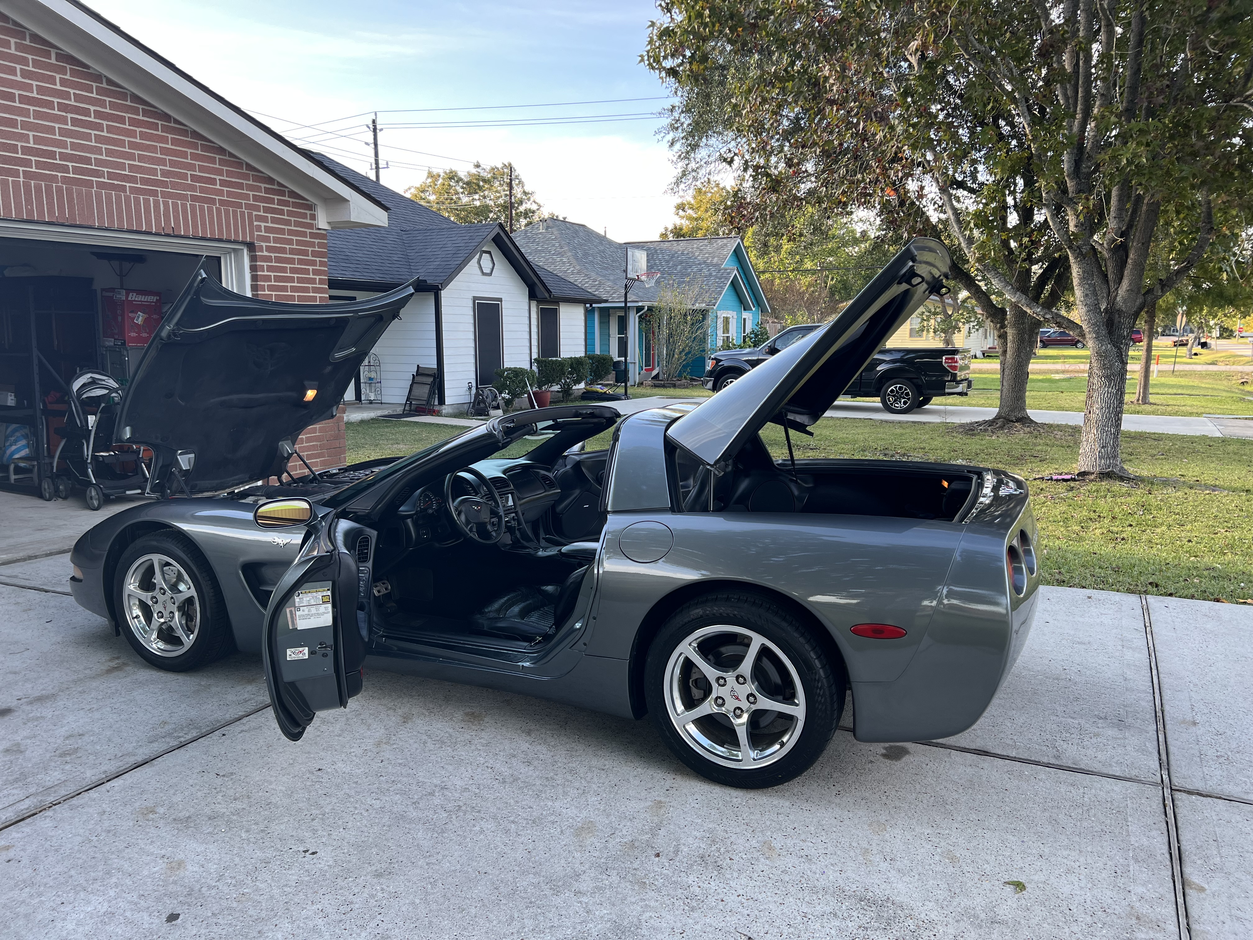 Used 2004 Chevrolet Corvette Coupe w/ Roof Package RWD image 9
