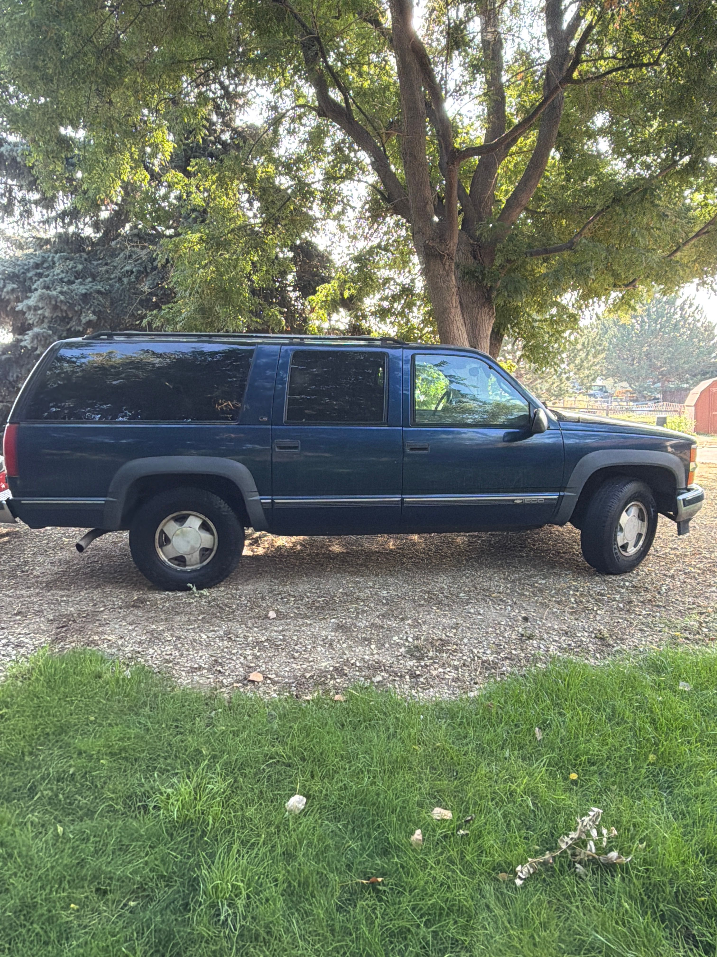 Used 1999 Chevrolet Suburban 4WD w/ Preferred Equipment Group 2 image 5
