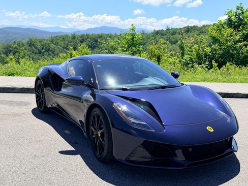 Used 2025 Lotus Emira RWD image 1