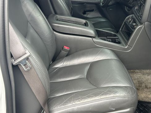Used 2003 Chevrolet Avalanche 4x4 w/ Suspension Package, Off-Road image 10