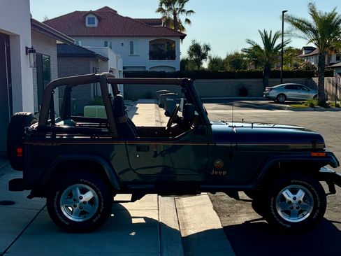 Used 1993 Jeep Wrangler 4WD image 5