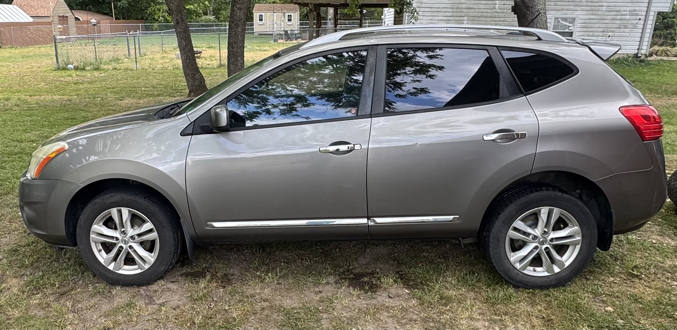 Used 2012 Nissan Rogue SV w/ Premium Pkg AWD/4WD image 2