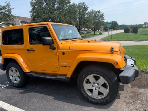 Used 2012 Jeep Wrangler Sahara w/ Connectivity Group AWD/4WD image 2