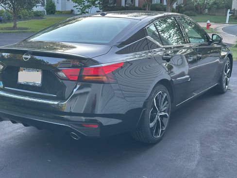 Used 2023 Nissan Altima 2.5 SR FWD image 8