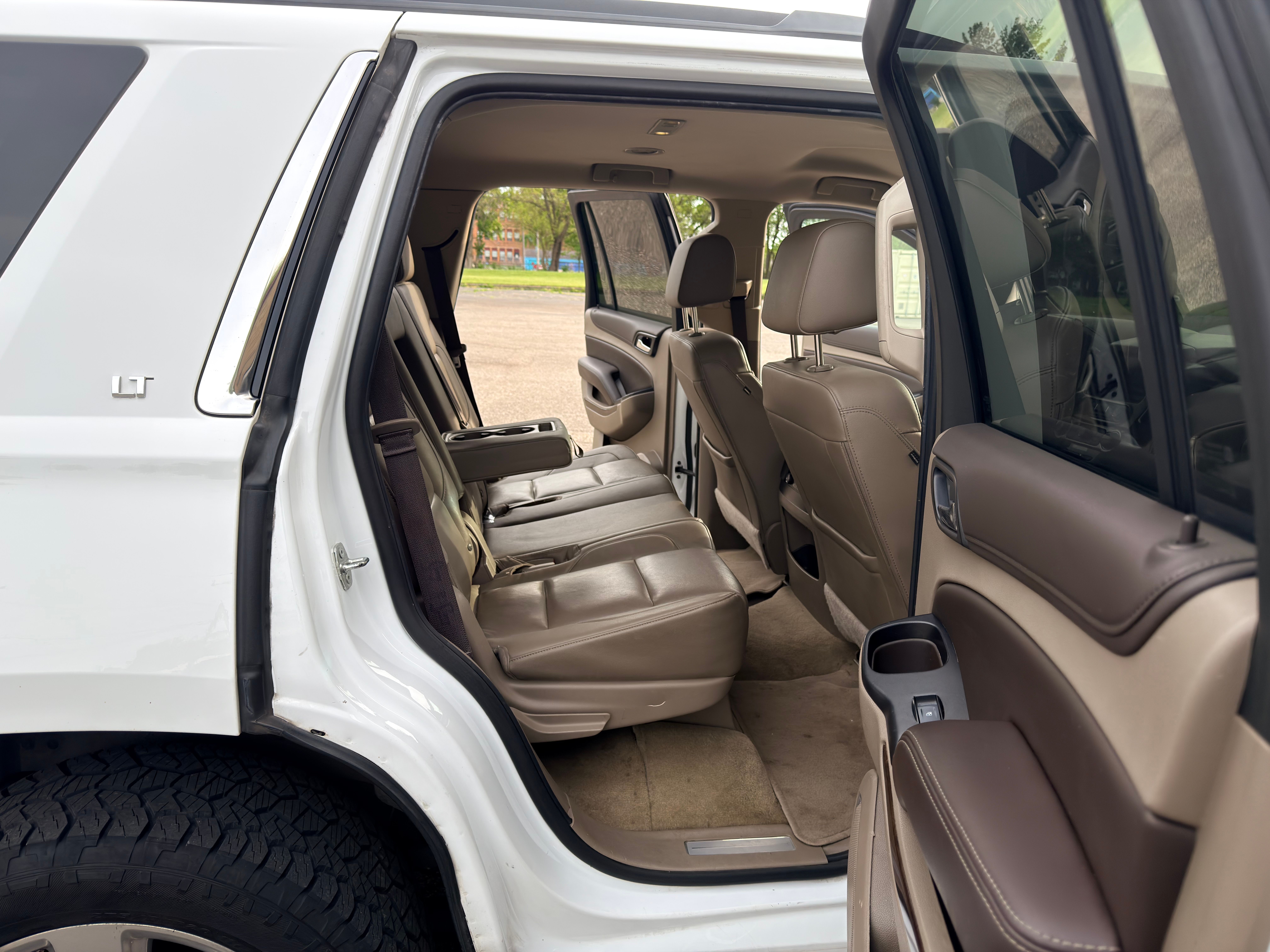 Used 2019 Chevrolet Tahoe LT w/ Luxury Package AWD/4WD image 12