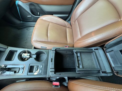 Used 2019 Subaru Outback 3.6R Touring AWD/4WD image 17