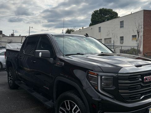 Used 2023 GMC Sierra 1500 AT4 w/ AT4 Preferred Package AWD/4WD image 1