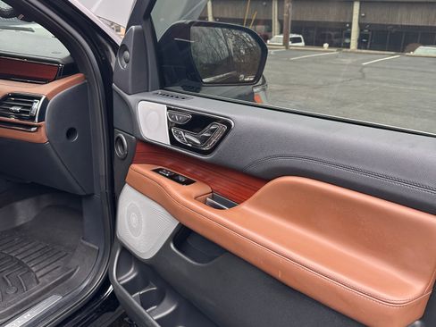 Used 2023 Lincoln Navigator L Reserve image 13