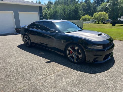 Used 2018 Dodge Charger SRT Hellcat w/ Harman/Kardon Audio Group RWD image 2