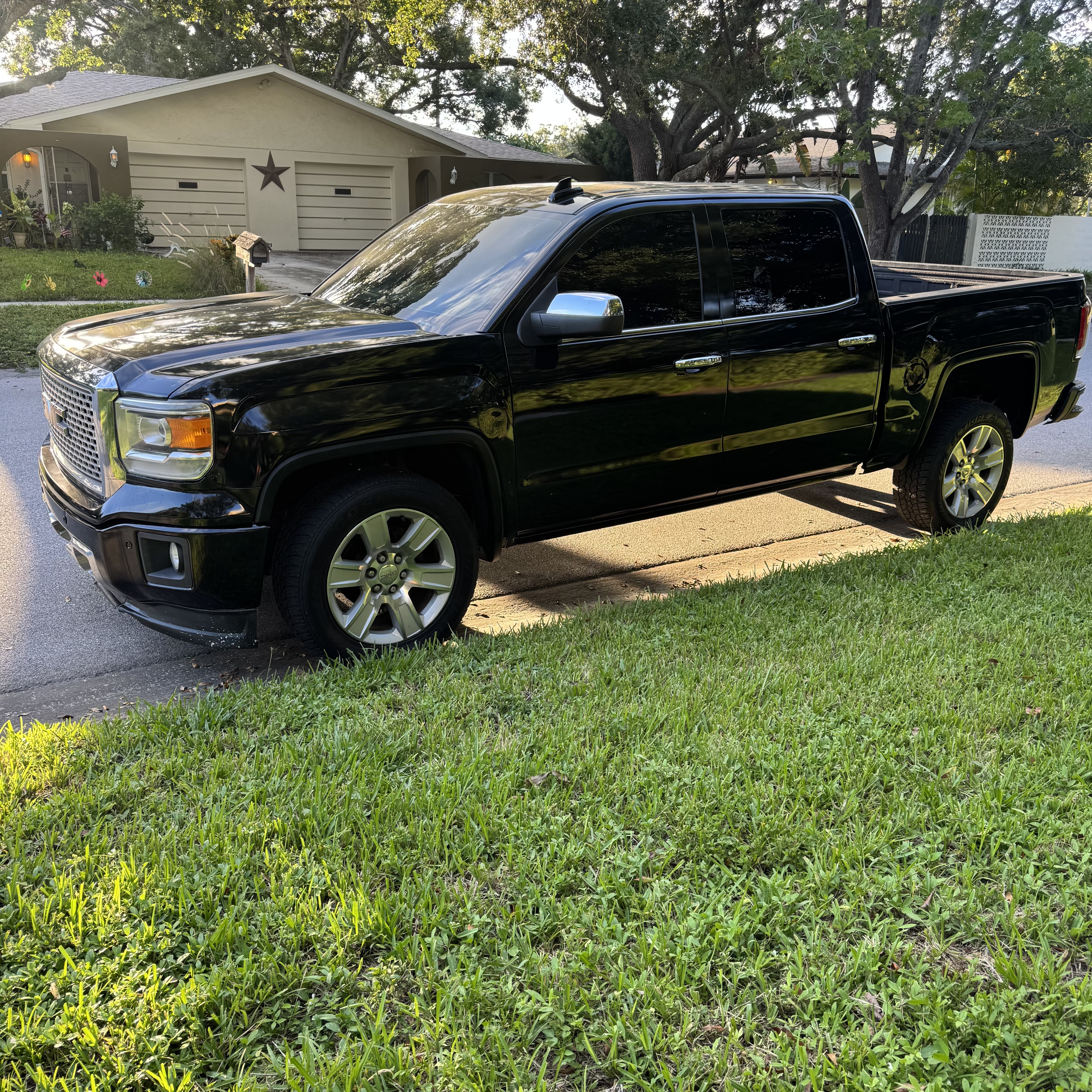 Used 2015 GMC Sierra 1500 Denali w/ Driver Alert Package AWD/4WD image 11