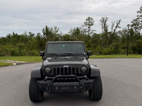 Used 2014 Jeep Wrangler Unlimited Sahara w/ Connectivity Group AWD/4WD image 2