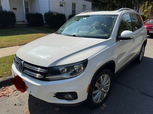 Used 2014 Volkswagen Tiguan S image 1
