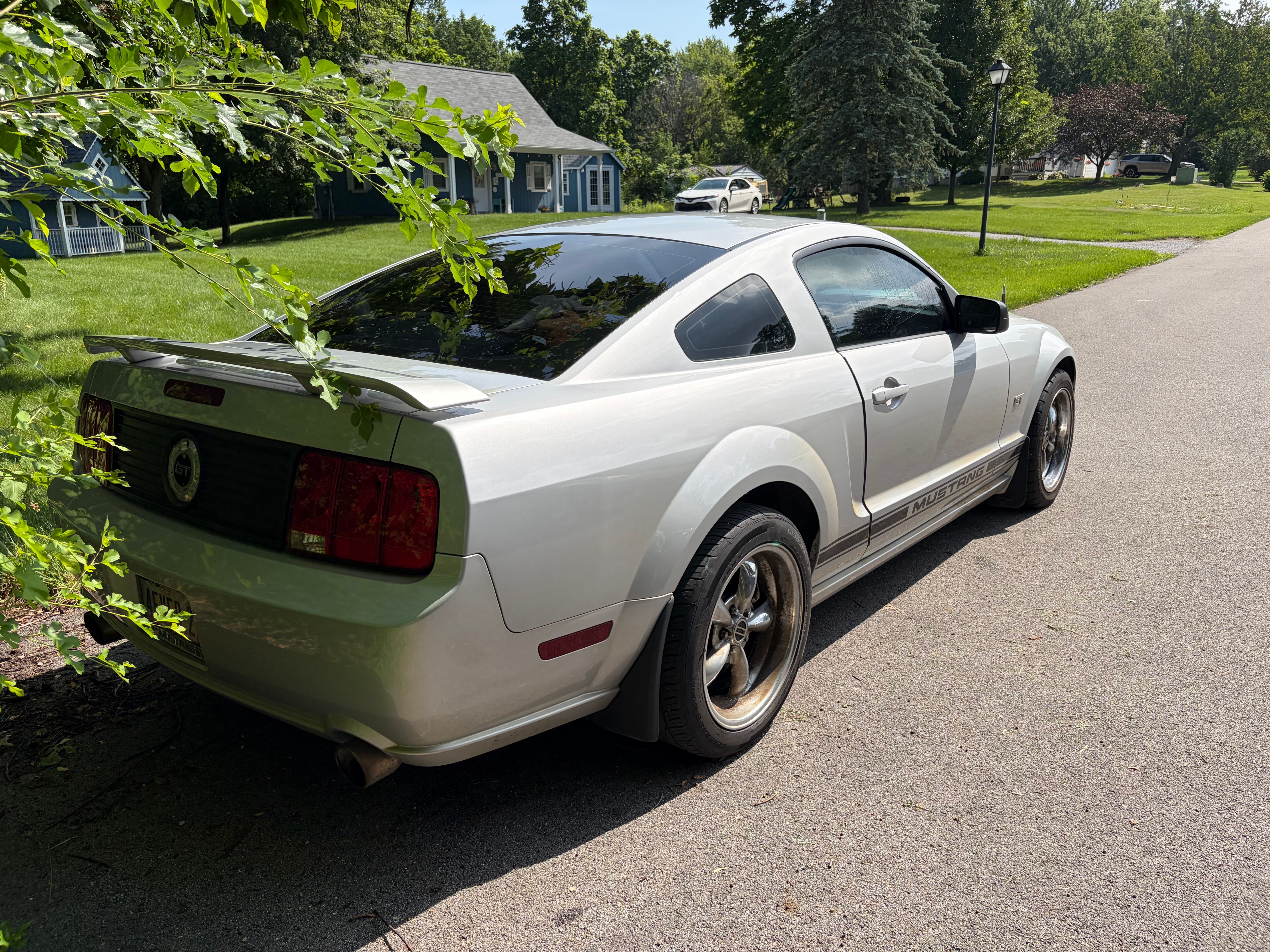 Used 2006 Ford Mustang GT RWD image 4